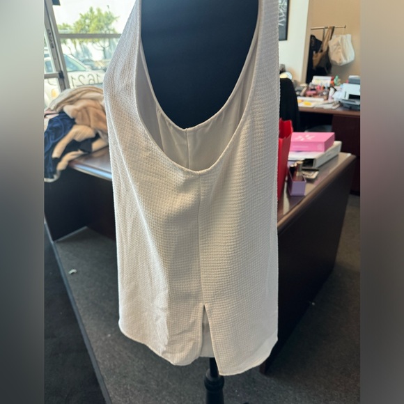 Double Layer White Sleeveless Top - Picture 3 of 8